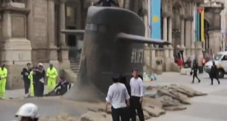 VIDEO: Submarine stunt baffles Milan