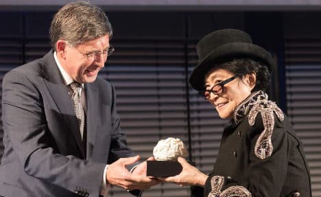Yoko Ono wins German peace prize