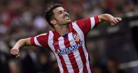 Villa double helps Atlético close in on Barça