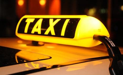 Taxi driver returns €250,000 to passengers