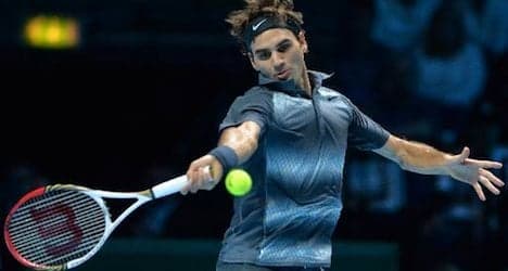 Win keeps Federer's World Tour hopes alive