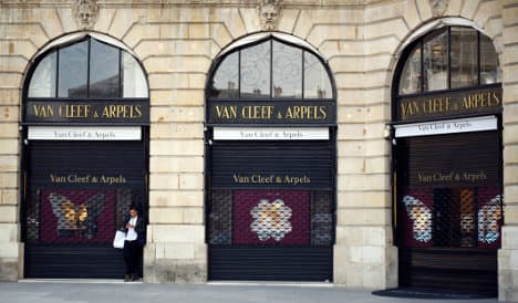 Van Cleef &amp; Arpels charged with counterfeit