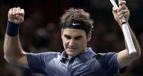 Federer faces showdown with Djokovic in Paris