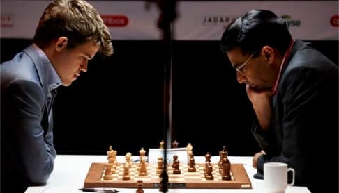 Carlsen favourite as chess war begins
