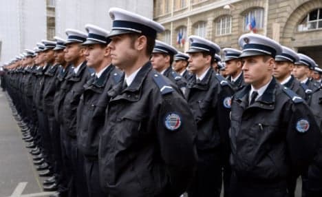 Romanian police help tackle crime in Paris