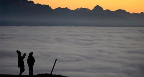 Heavy fog to continue cloaking Swiss plateau