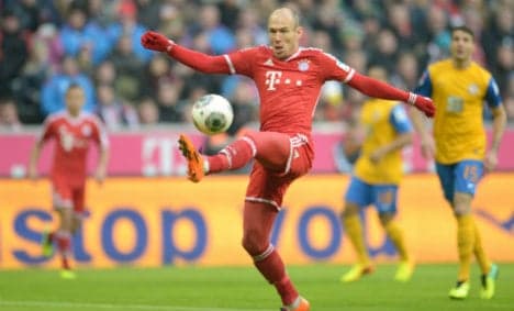 Robben strikes as Bayern extend record