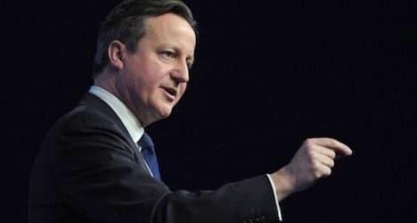 Davos: UK's Cameron urges 'reshoring' of jobs
