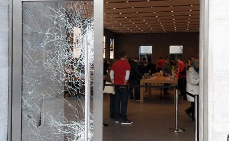 Police arrest smash and grab 'Apple store' gang