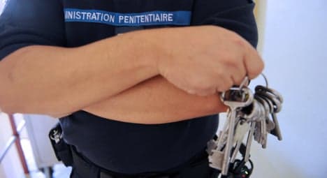 French crook swindles pensioners from prison