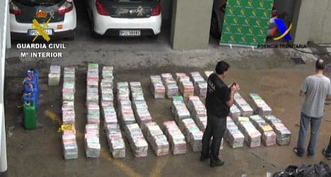 Cops seize 900kg of cocaine in floating bags