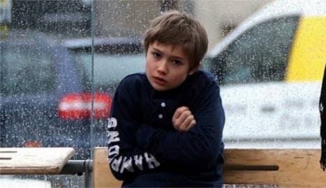 VIDEO: Most in Oslo help freezing boy in test