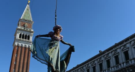 'Flight of the angel' launches Venice Carnival
