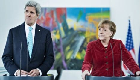 Merkel backs Kerry's US Middle East peace bid