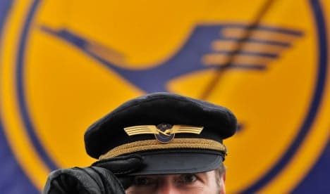 Lufthansa profits fall by 75 percent