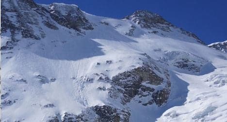 Heli-skiing guide and woman die in avalanche