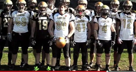 VIDEO: American football team goes gay for a day