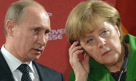 Merkel and Putin discuss Ukraine in phone call