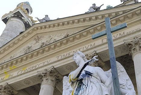 Graffiti clean-up costs Karlskirche 13,000 euros