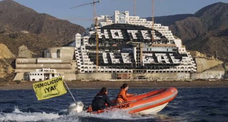 Greenpeace paints hotel black in coast demo