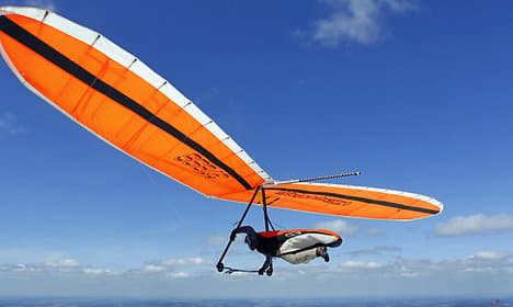 Hang glider pilots die after collision