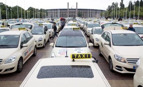 'It can't go on like this' - taxis in Uber protest