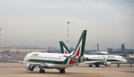 Alitalia to pursue final deal with Etihad