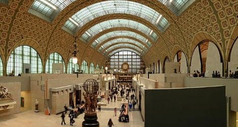 Artist exposes genitals in Paris museum stunt