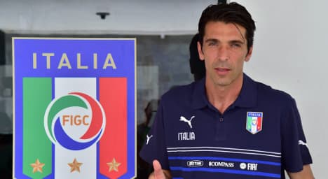 Fifteen fans welcome Italian team home