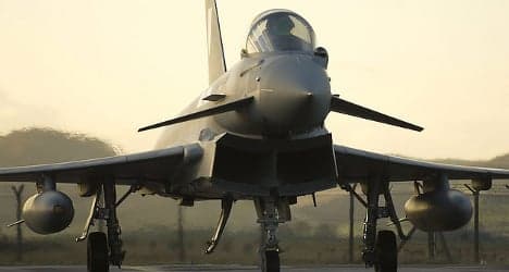 Spanish fighter jet explodes killing pilot