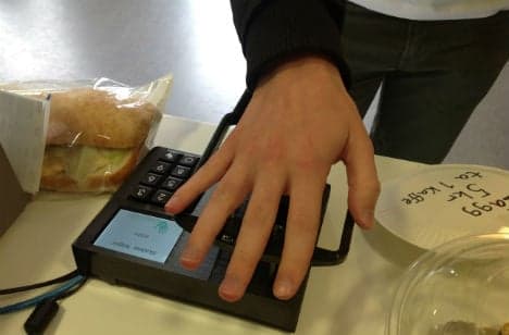 Swede plots end of cash with palm payments