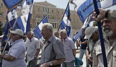 Greeks demand cash for Nazi crimes