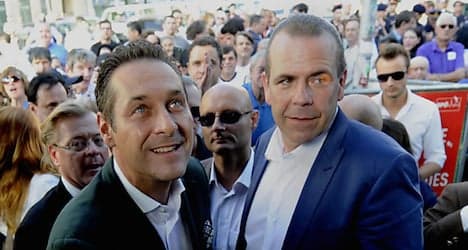 Strache seeks distance from NF anti-semitism