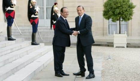 Hollande meets Abbott after D-Day events