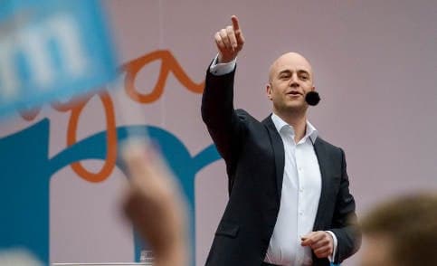 Reinfeldt gives 'best' and 'last' Almedalen speech
