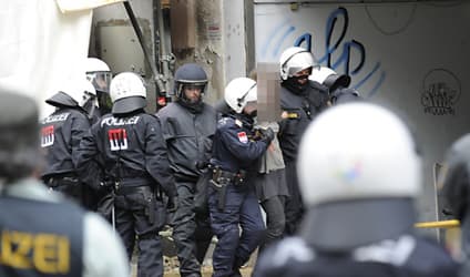 Police arrest 19 people from Vienna squat