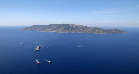 Italians reclaim Giglio after Concordia departs