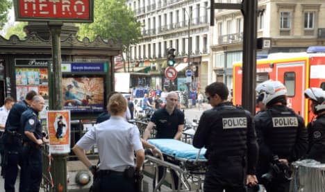 Paris metro shoot-out as robber hits gold shop