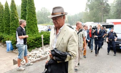 Sweden's king visits 'tragic' forest fire scene