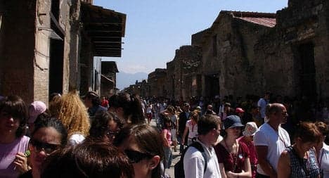 French tourist held for stealing piece of Pompeii