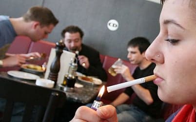 Call to ban smoking in restaurants and bars
