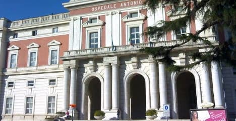 Mob storms hospital in Naples: nabs mafia body