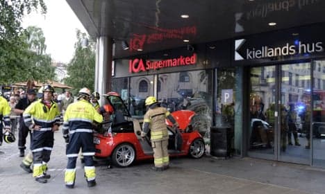 Car crashes into Oslo shopping mall