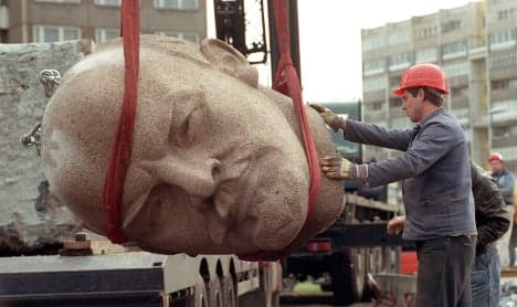 Missing 3.5-tonne Lenin head thwarts expo