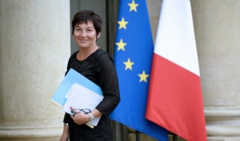 French minister 'first' in Africa Ebola zone