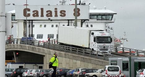 Calais mayor threatens to block Channel port