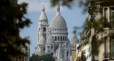 Scammers attack Paris's top cop at tourist hotspot