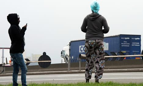 UK: Take our Nato fences to block Calais migrants