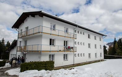 Armed youths attack Tyrol refugee centre