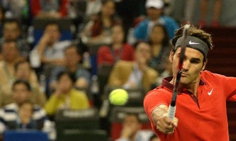 Federer beats Simon to win Shanghai Masters